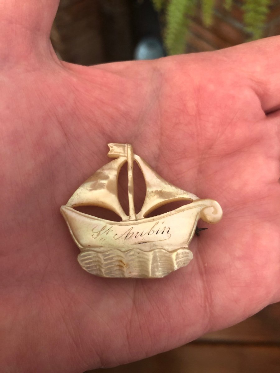 Mother Of Pearl Brooch -photo-1