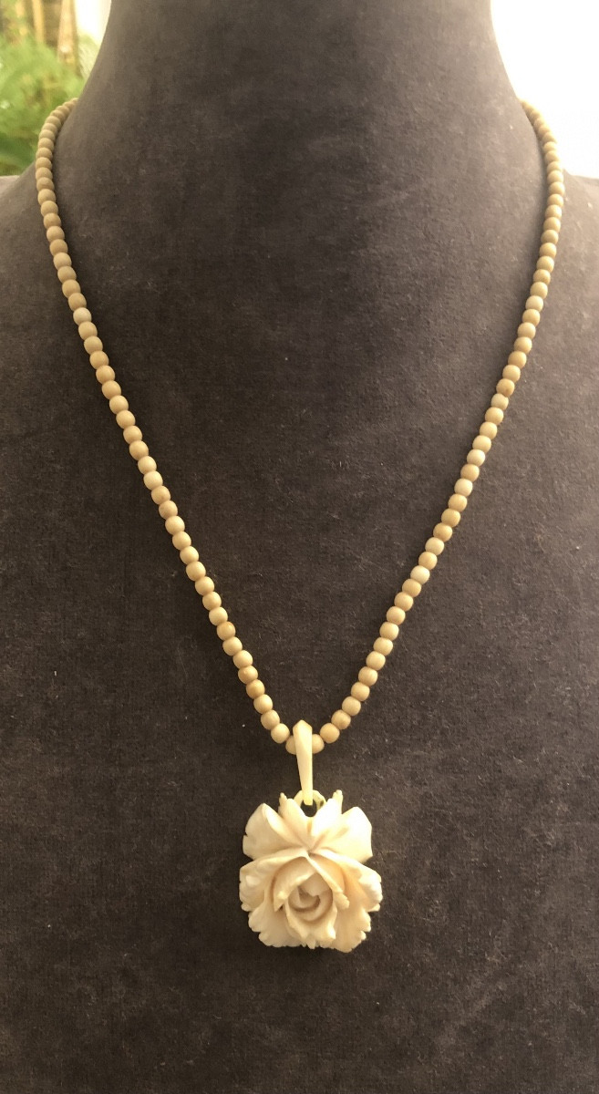 Collier  Art-nouveau  Ivoire 
