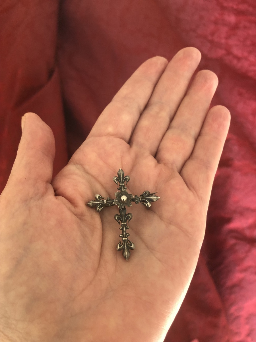 Croix argent  fleur de lys 