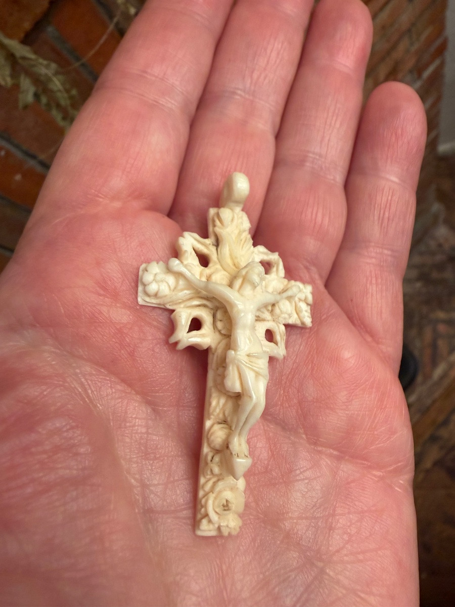 Croix ancienne ivoire de Dieppe -photo-2