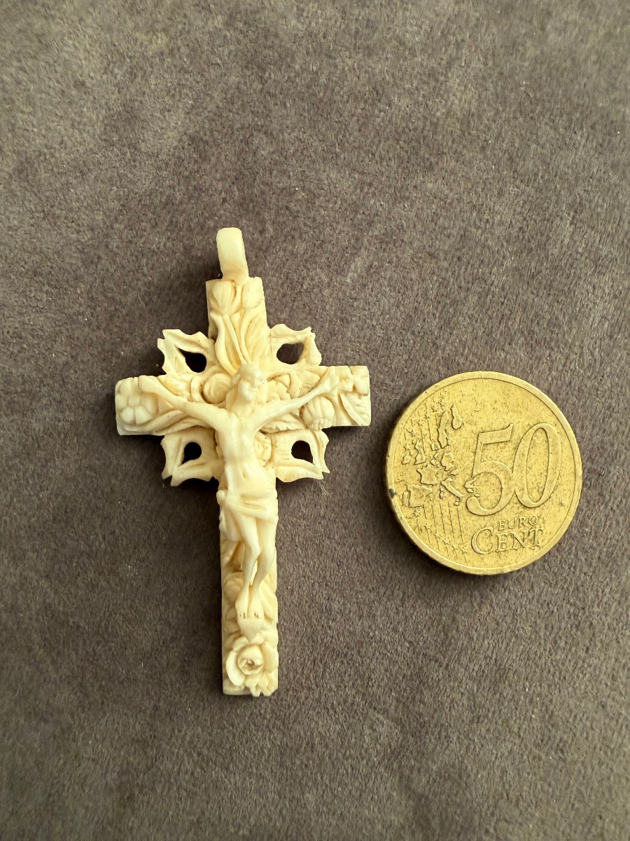 Croix ancienne ivoire de Dieppe -photo-1