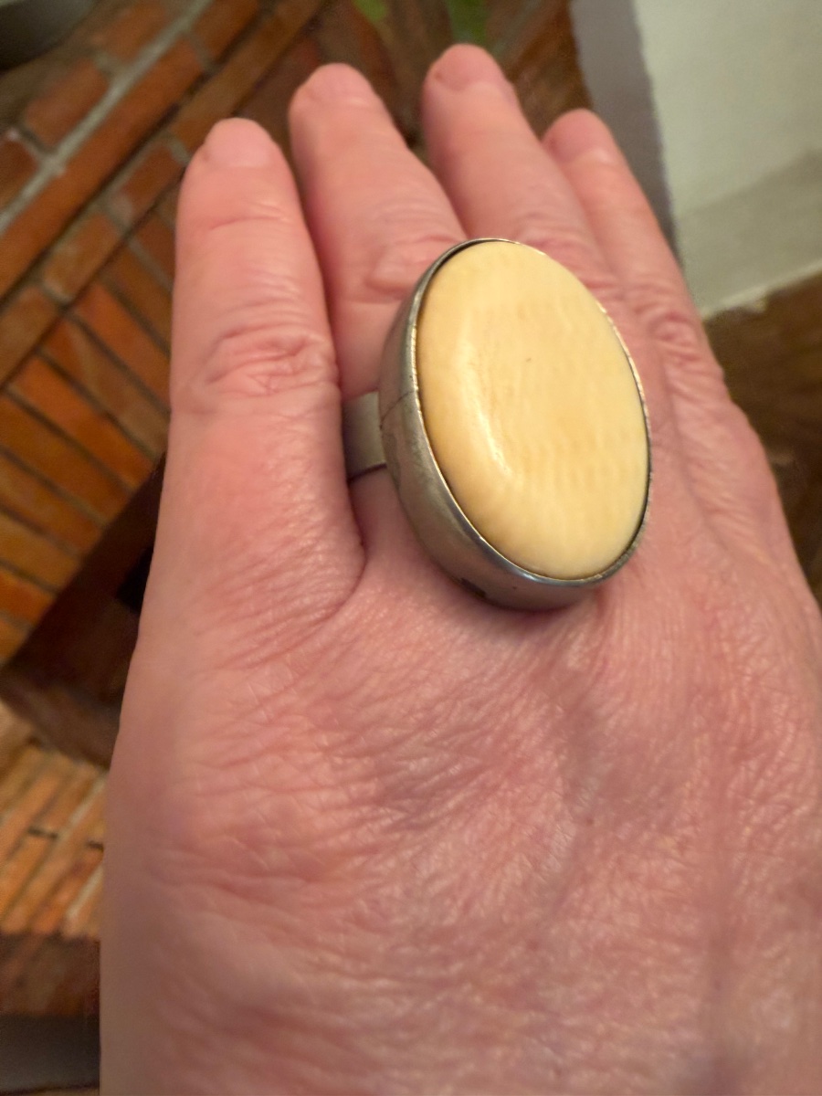 Vintage Ivory And Metal Ring -photo-1