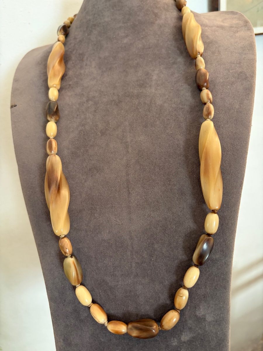 Long Necklace With Horn Accents -photo-4