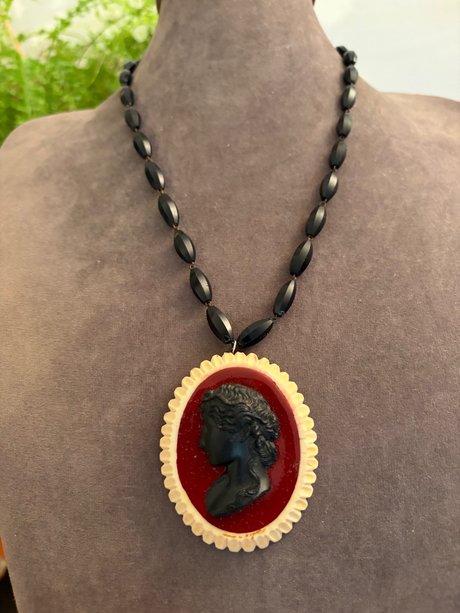 Cameo Necklace 