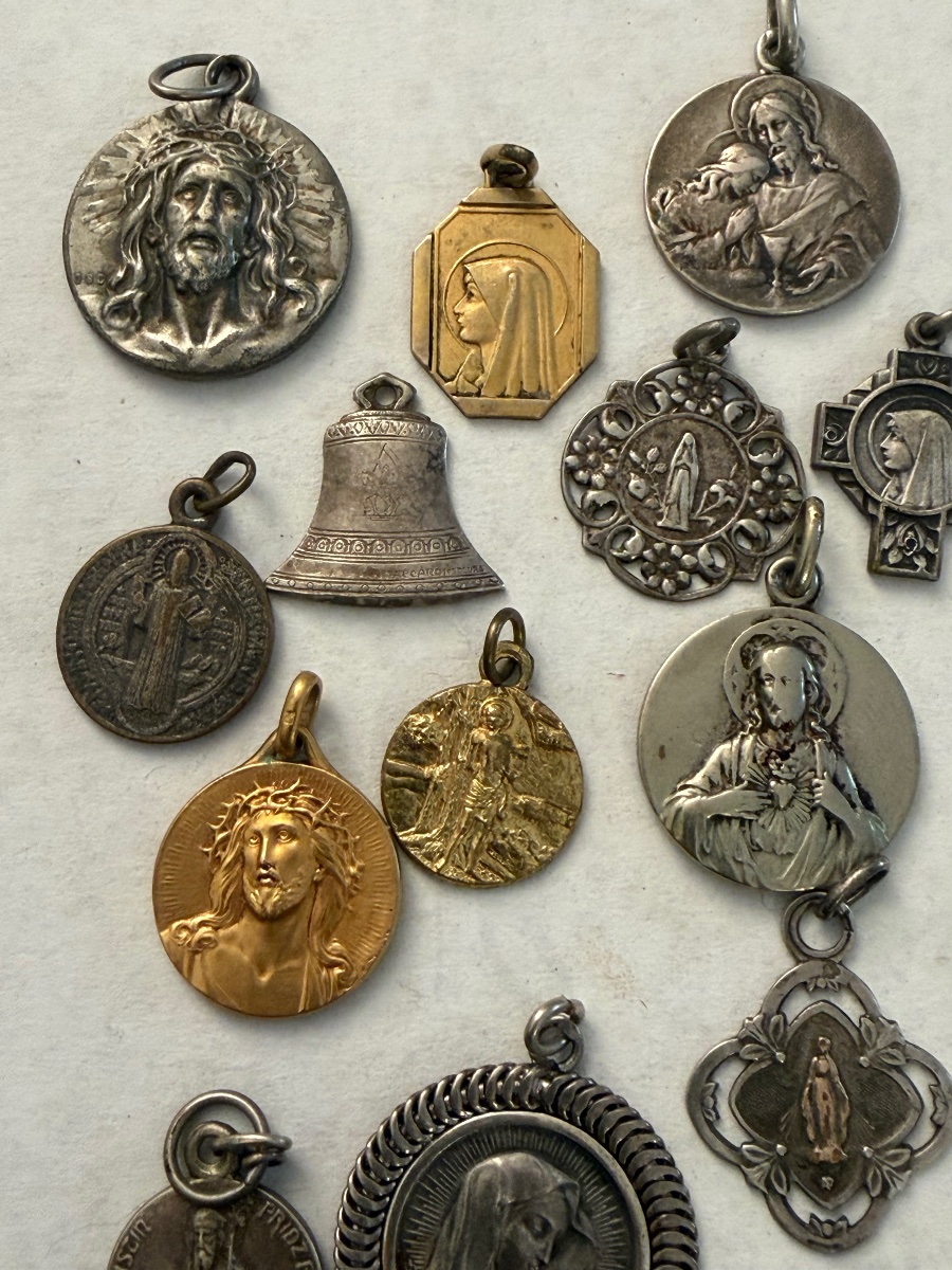 Lot des médailles religieuses -photo-1