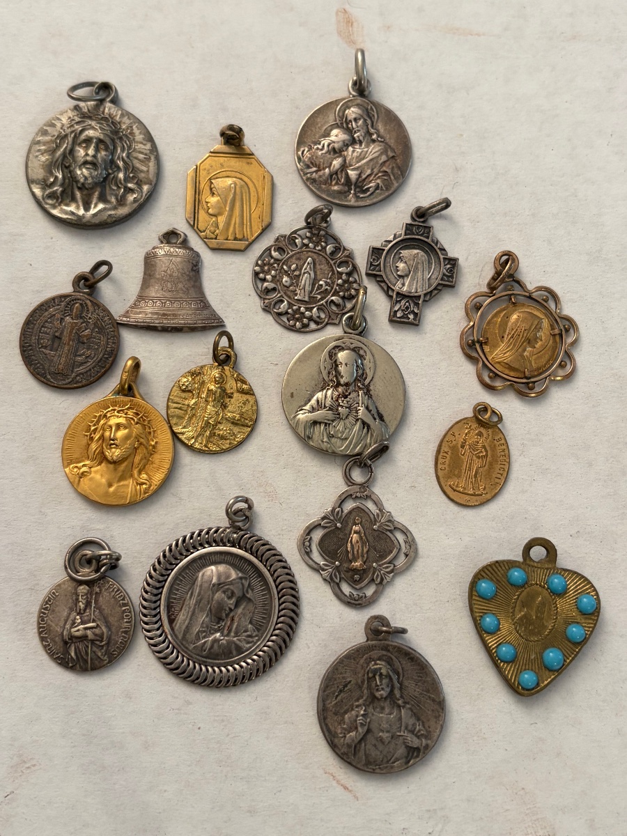 Lot des médailles religieuses 