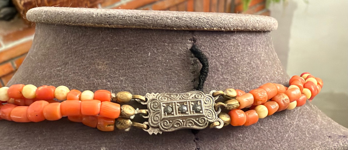 Collier torsadé corail ivoire -photo-4