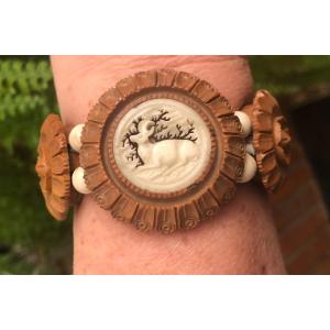 Hunting Bracelet