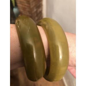 Deux bracelets Bakelite 