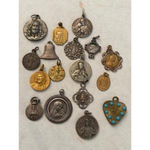 Lot des médailles religieuses