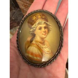 Broche émaillée