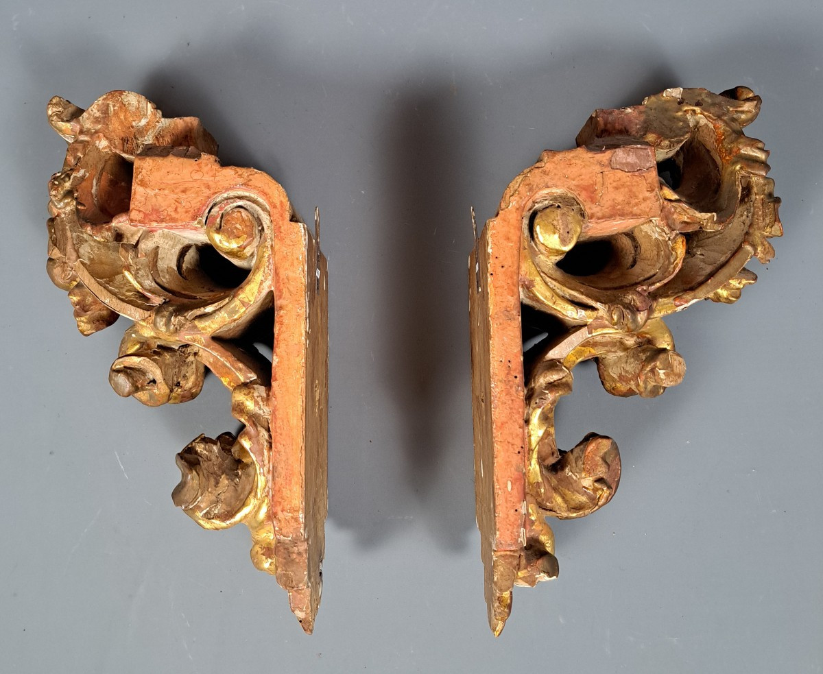 Paire de corbeaux de style baroque en bois doré.-photo-3