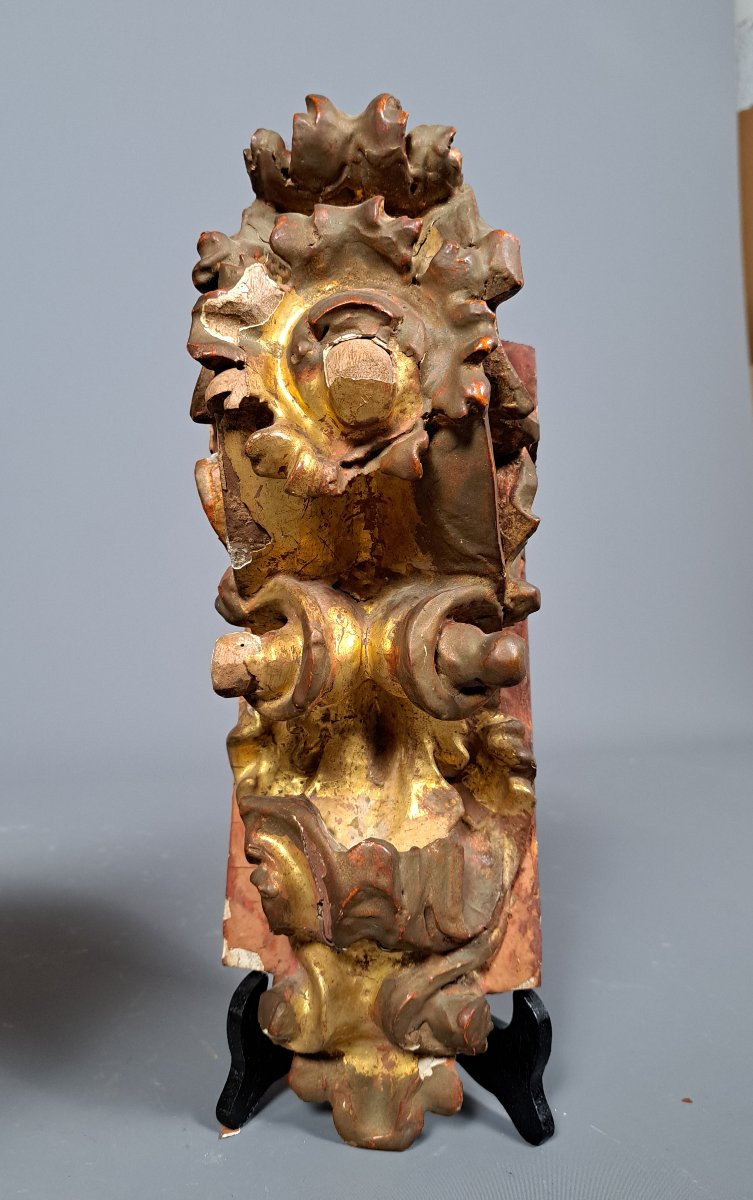 Paire de corbeaux de style baroque en bois doré.-photo-5