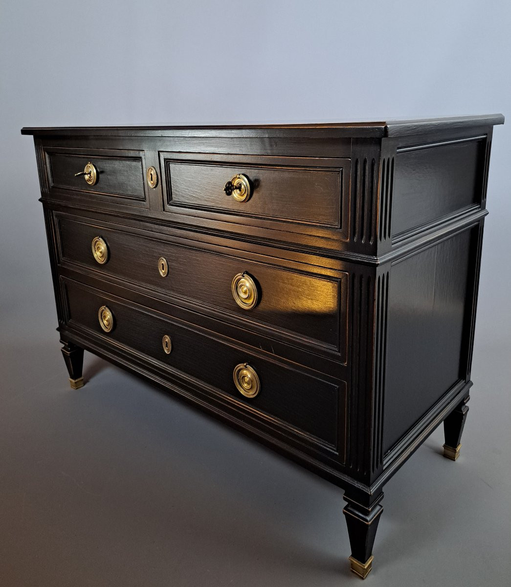 Commode de style Louis XVI, finition noire.-photo-3