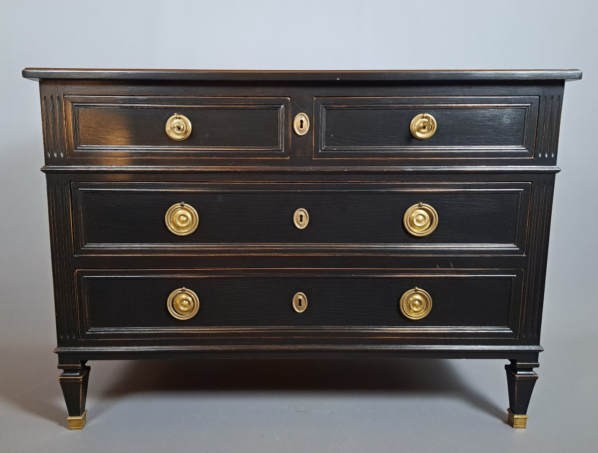 Commode de style Louis XVI, finition noire.