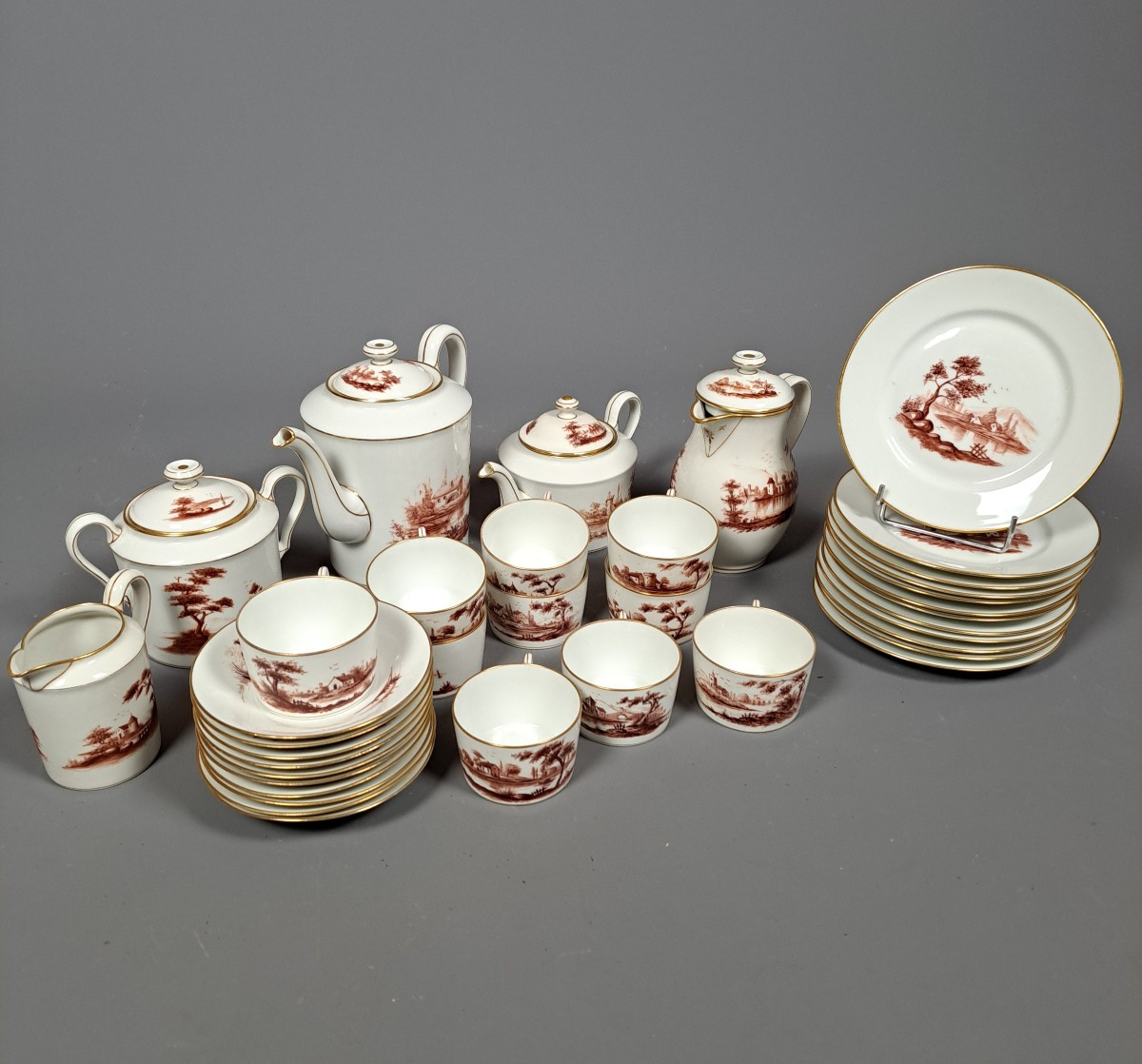 Partie de service à café / Thé, et assiettes à dessert de la maison Damon et Delente à Paris.