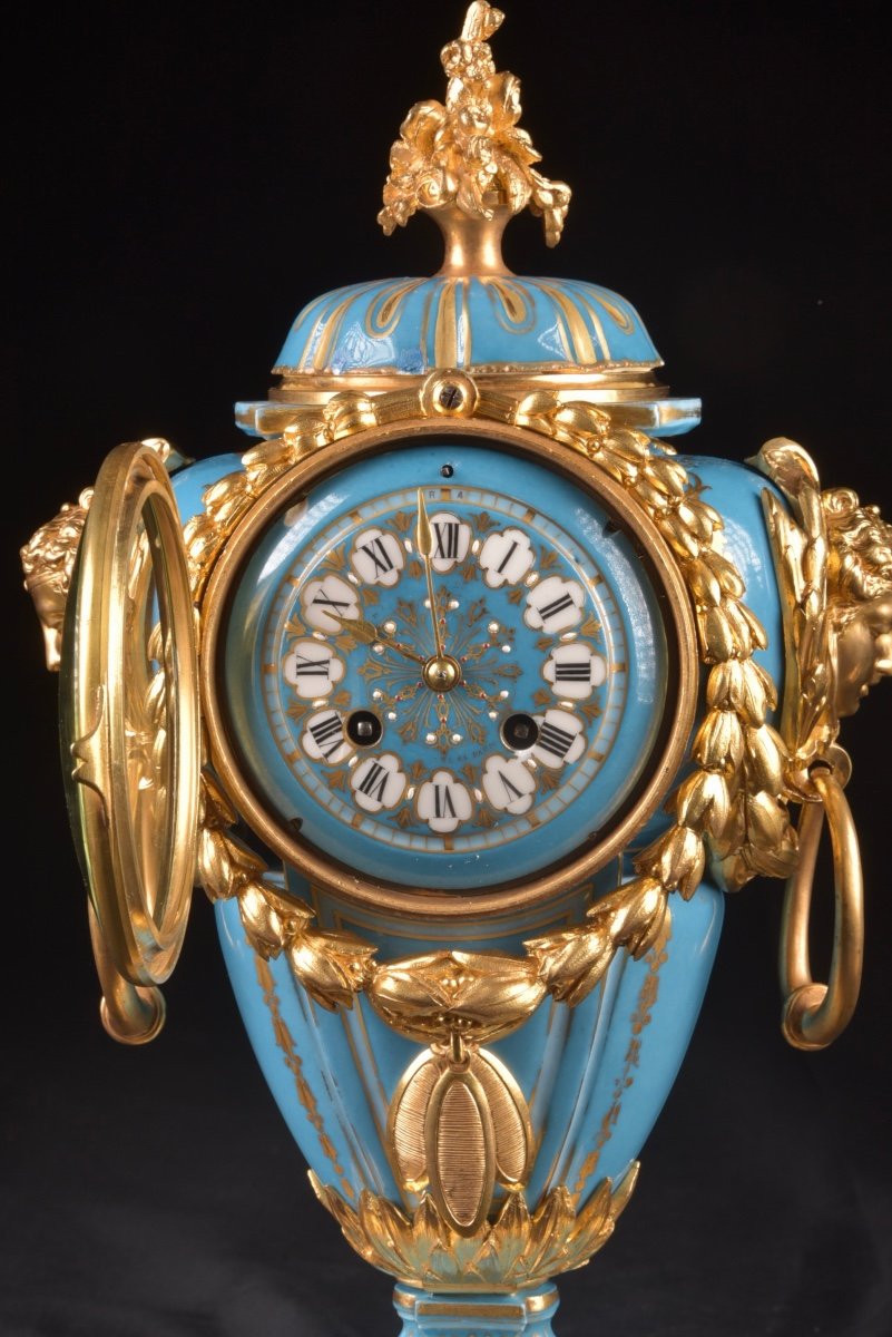 Ensemble d'Horloges Françaises En Bronze Doré Et Porcelaine De Sèvres Du 19e Siècle, -photo-4