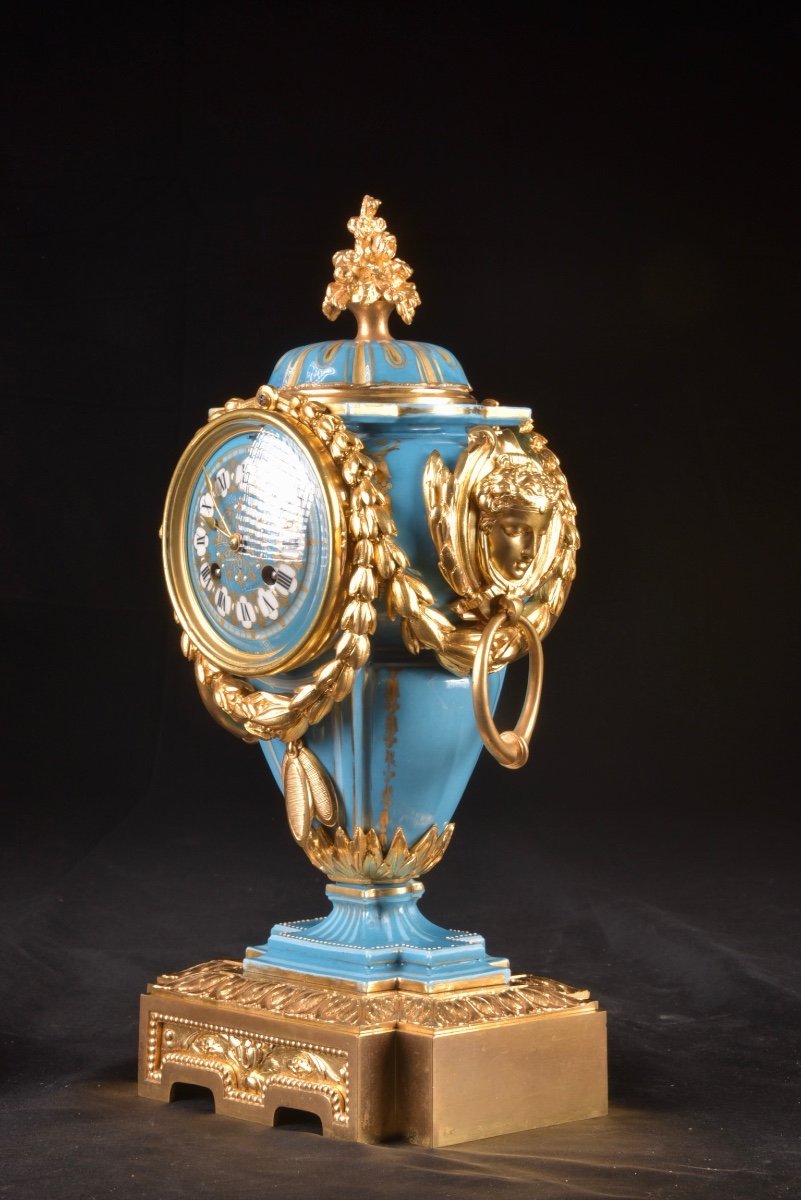 Ensemble d'Horloges Françaises En Bronze Doré Et Porcelaine De Sèvres Du 19e Siècle, -photo-7