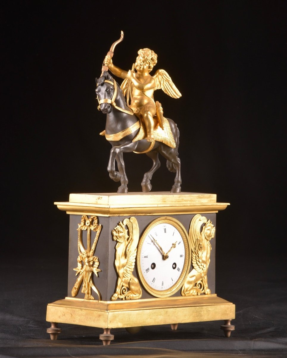 Cupidon à cheval, une pendule de cheminée en bronze doré Directoire-photo-4