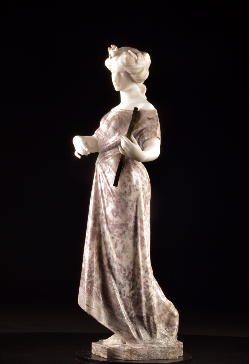 Figure en marbre sculpté d’une jeune femme à la lyre, signée Pugi-photo-2