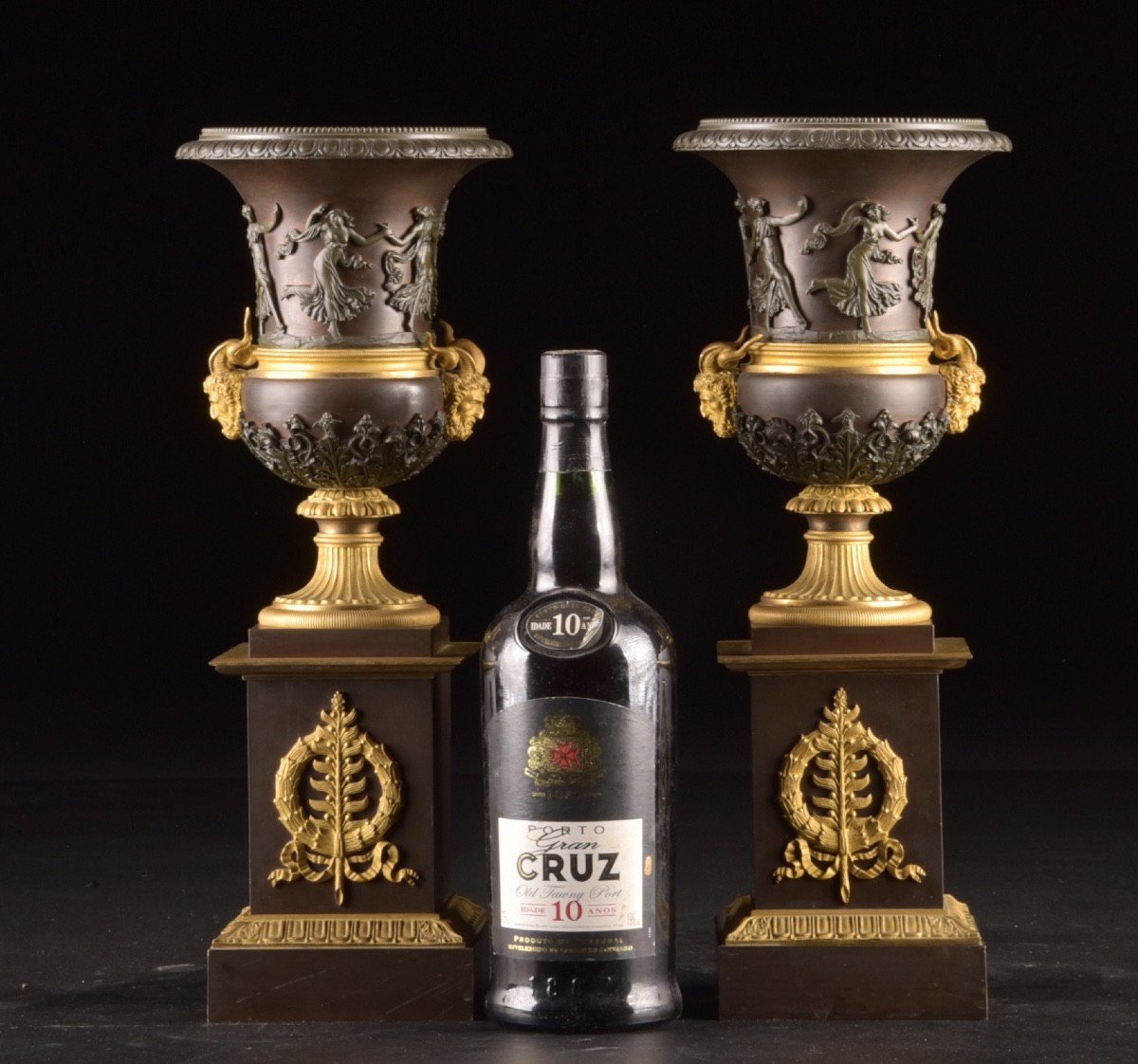 Paire de vases Médicis en bronze patiné et bronze doré-photo-4