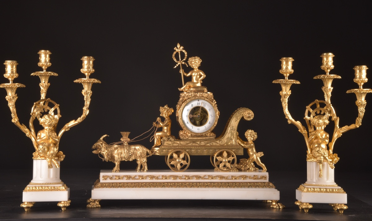 Ensemble de pendule en bronze doré d’époque française, fin du XIXᵉ siècle