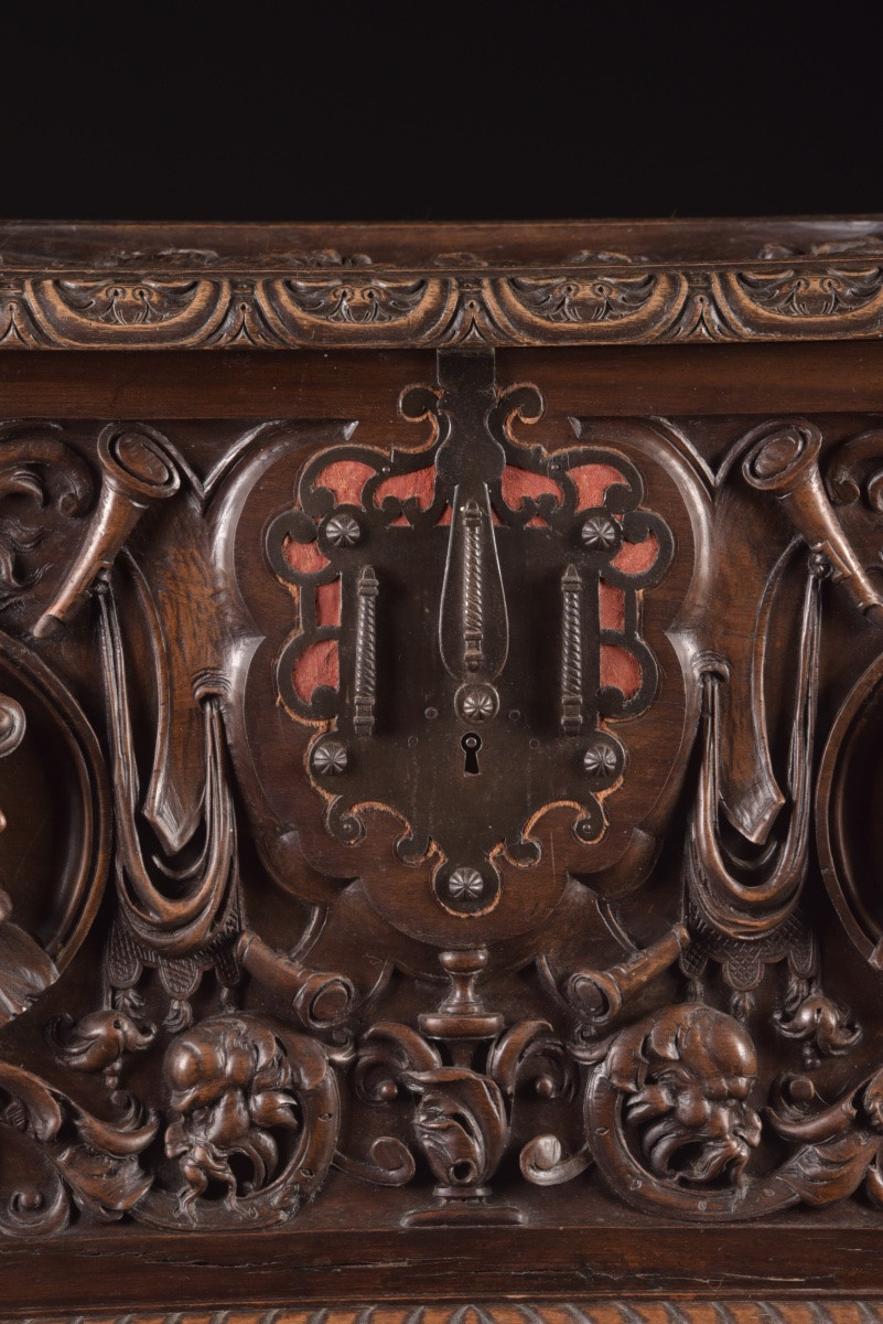 Coffre ancien en noyer sculpté, Italie, XIXe siècle, style néoclassique-photo-2