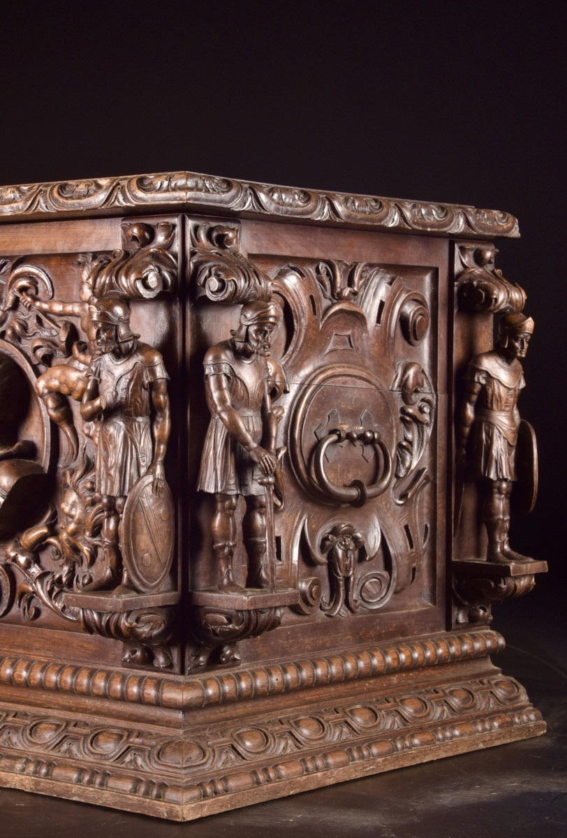 Coffre ancien en noyer sculpté, Italie, XIXe siècle, style néoclassique-photo-7