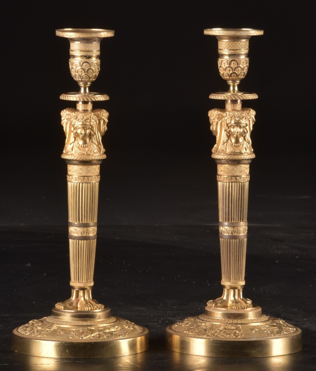 Une paire de bougeoirs Empire en bronze ciselé et doré, attribuée à Claude Galle, Paris-photo-2