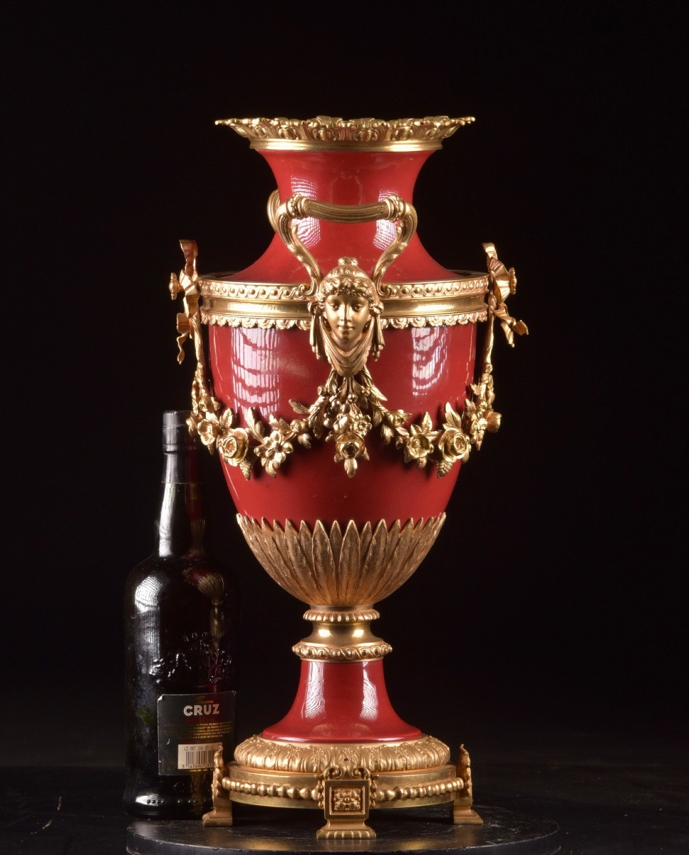 A French Napoleon III Ormolu-mounted Oxblood Glass Vase-photo-7