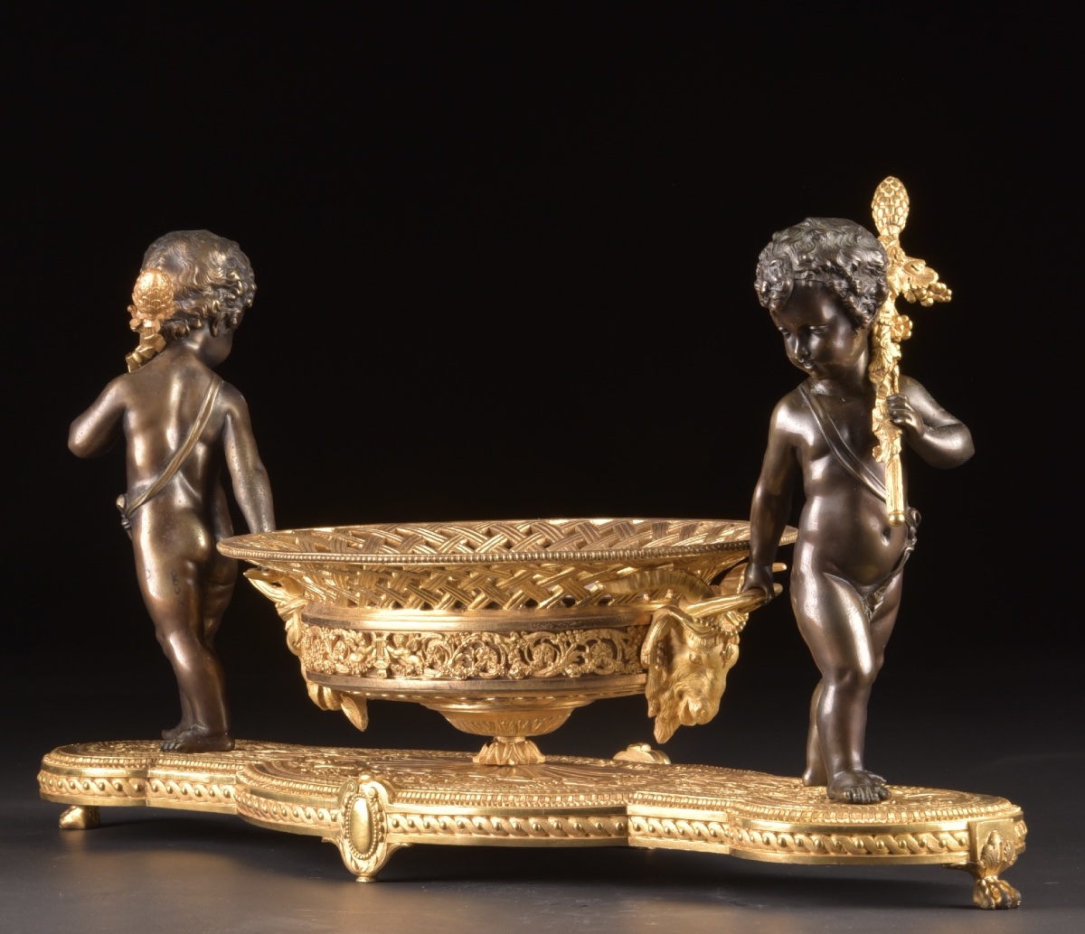 Centre de table Charles X en bronze doré et bronze patiné-photo-2