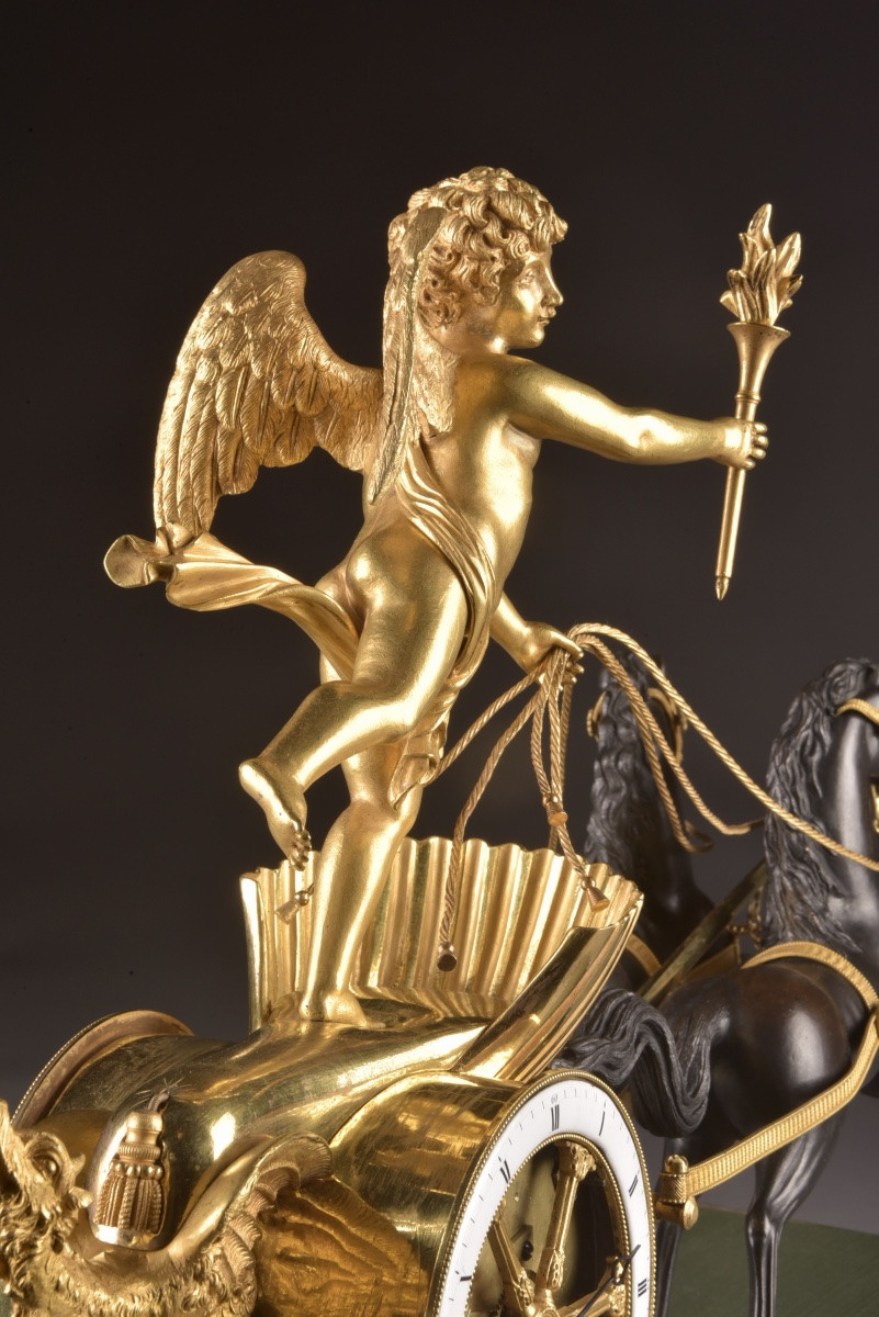 Pendule d’époque Empire en bronze doré et patiné, modèle au char triomphal, signée Courvoisier -photo-5