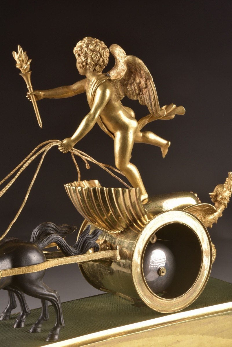 Pendule d’époque Empire en bronze doré et patiné, modèle au char triomphal, signée Courvoisier -photo-7