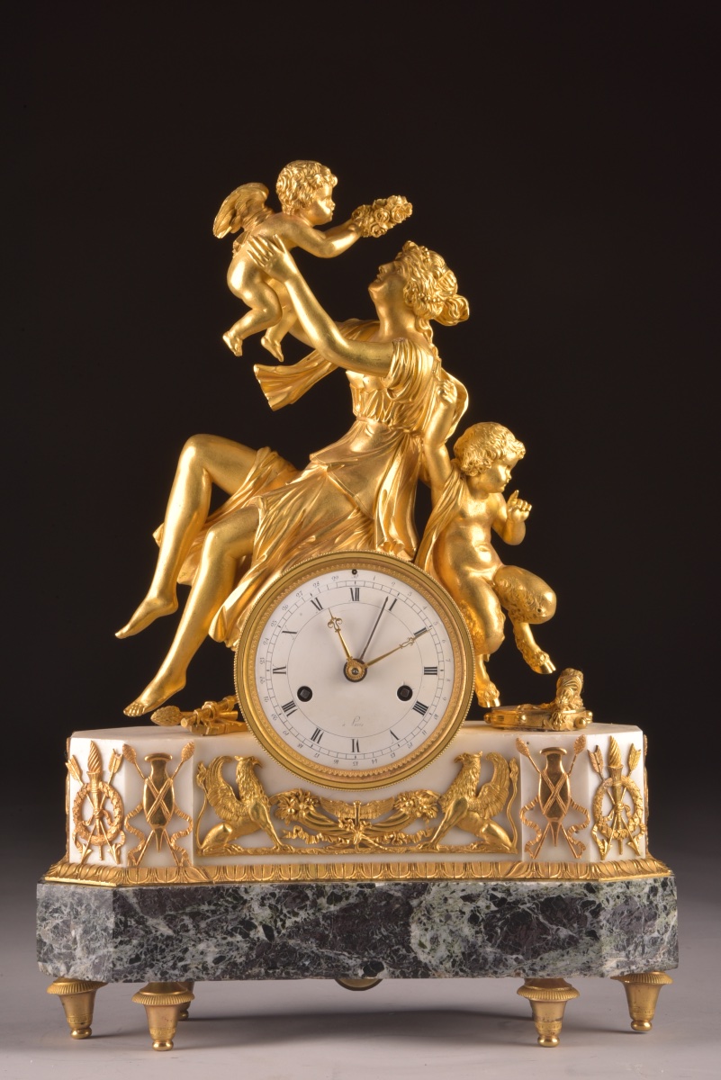 Pendule Louis XVI au groupe allégorique de l'Amour  France, fin du XVIIIe siècle