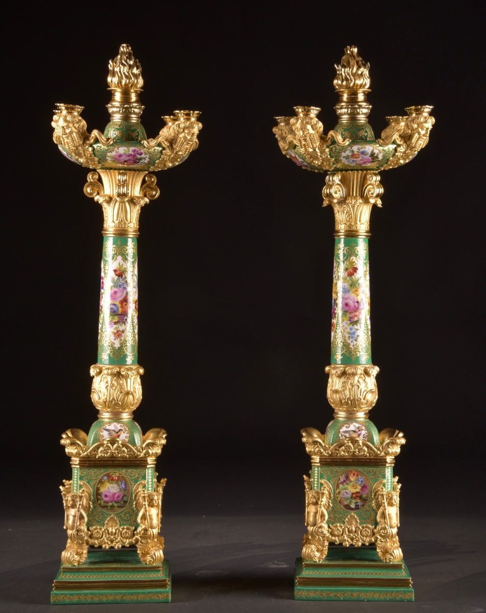 Paire de candélabres en porcelaine à décor polychrome de Jacob Petit (1796–1868)