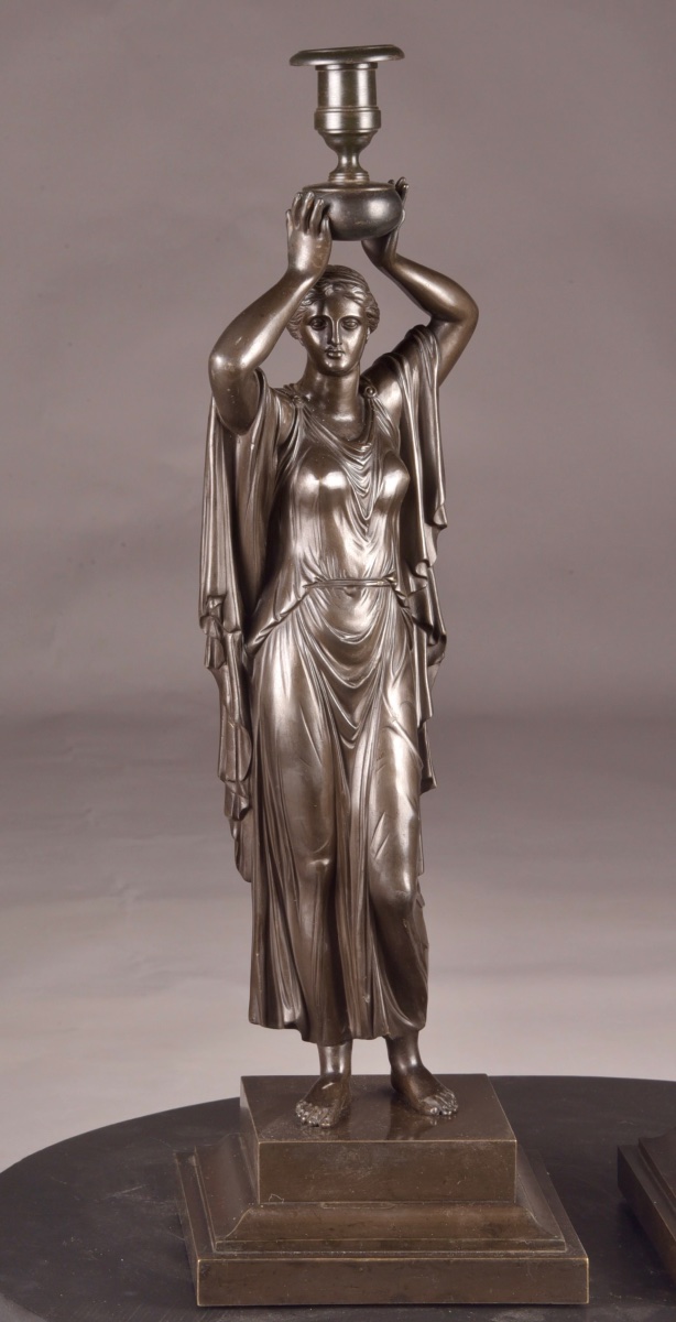 Paire de bougeoirs figuratifs en bronze patiné – Attribués à Louis-Valentin Elias Robert -photo-4