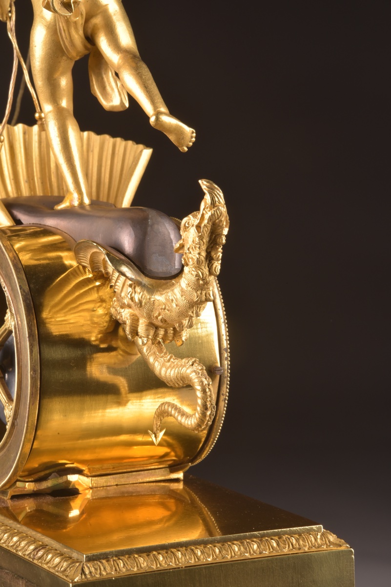 Pendule de char d’époque Empire en bronze doré et patiné, signée Courvoisier à Paris, vers 1805-photo-7