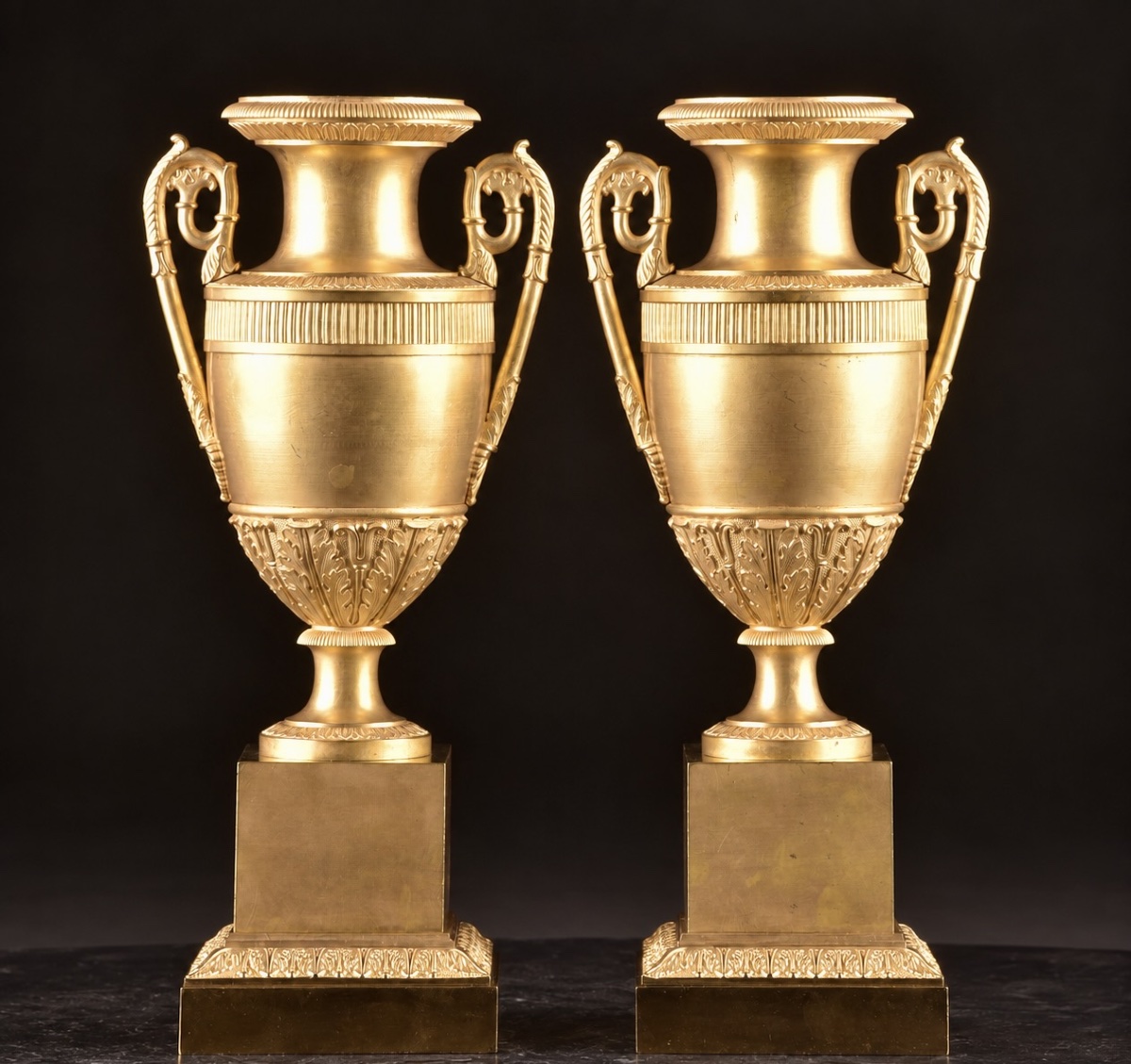 Paire de vases amphores en bronze doré d’époque Empire, vers 1810–1820-photo-3
