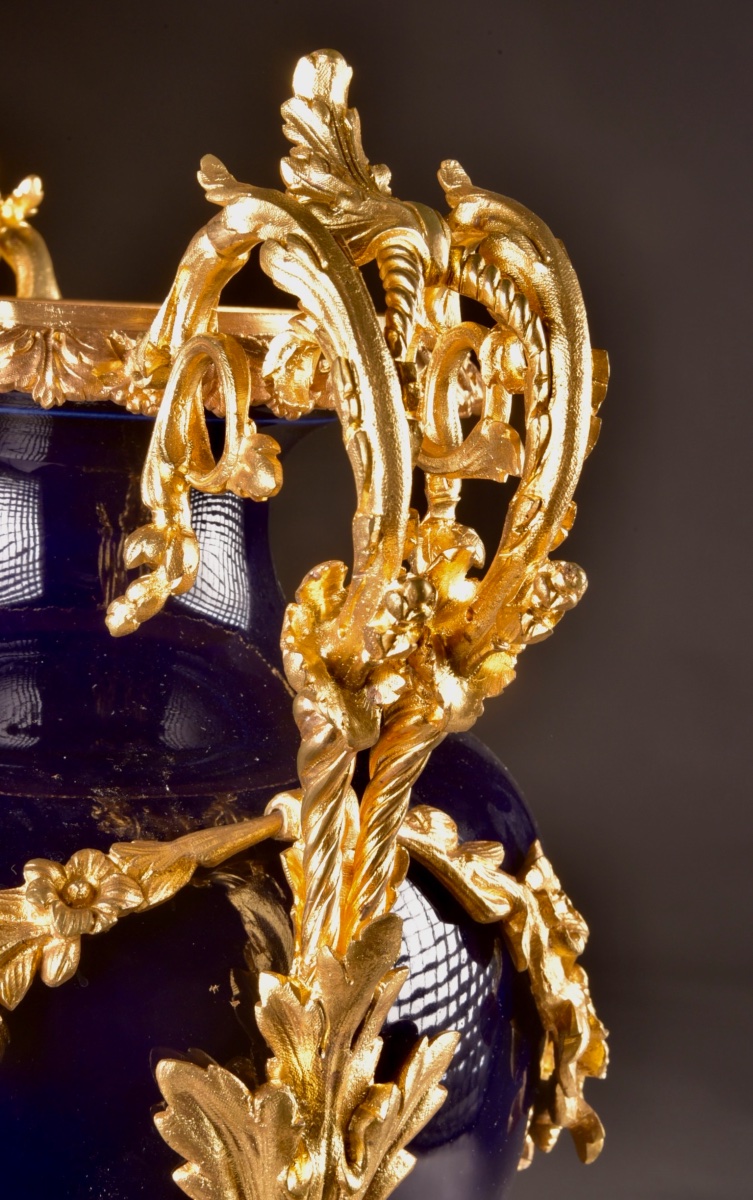 Grand vase en porcelaine bleu cobalt et bronze doré – Époque Napoléon III-photo-4