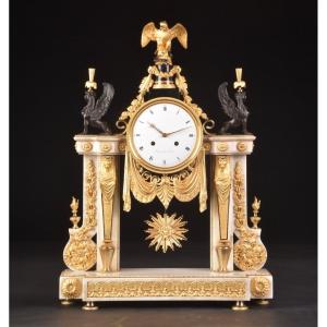 Une Grande Horloge Portique De Qualité Musée