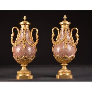 Pair Of Cassolettes, Napoléon III,  Ormolu, Rouge Royal Marble - Midden 19e Eeuw