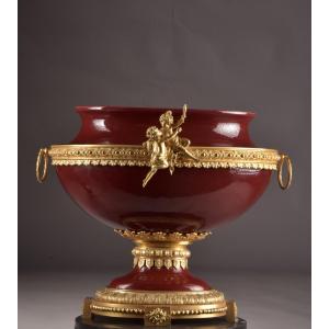 Surtout de table , de style Louis XVI en porcelaine sang-de-bœuf et bronze doré France