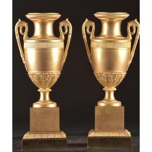 Paire de vases amphores en bronze doré d’époque Empire, vers 1810–1820