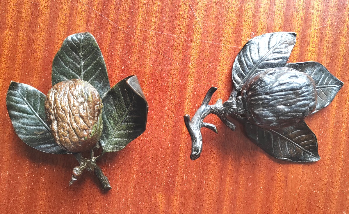 2 Sculpture Inkwells In Naturalist Bronze With Walnut Decoration