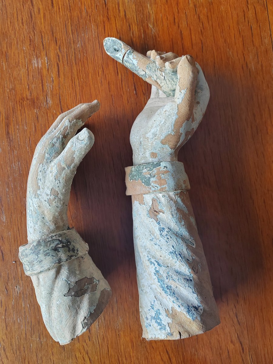 Grande paire de mains en bois sculptés 18 ème 