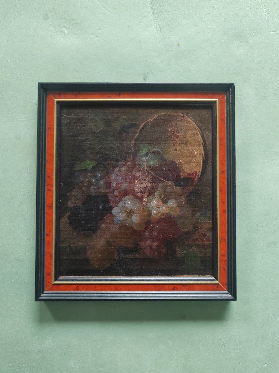 Bunches Of Grapes On A 17th-century Entablature -photo-3