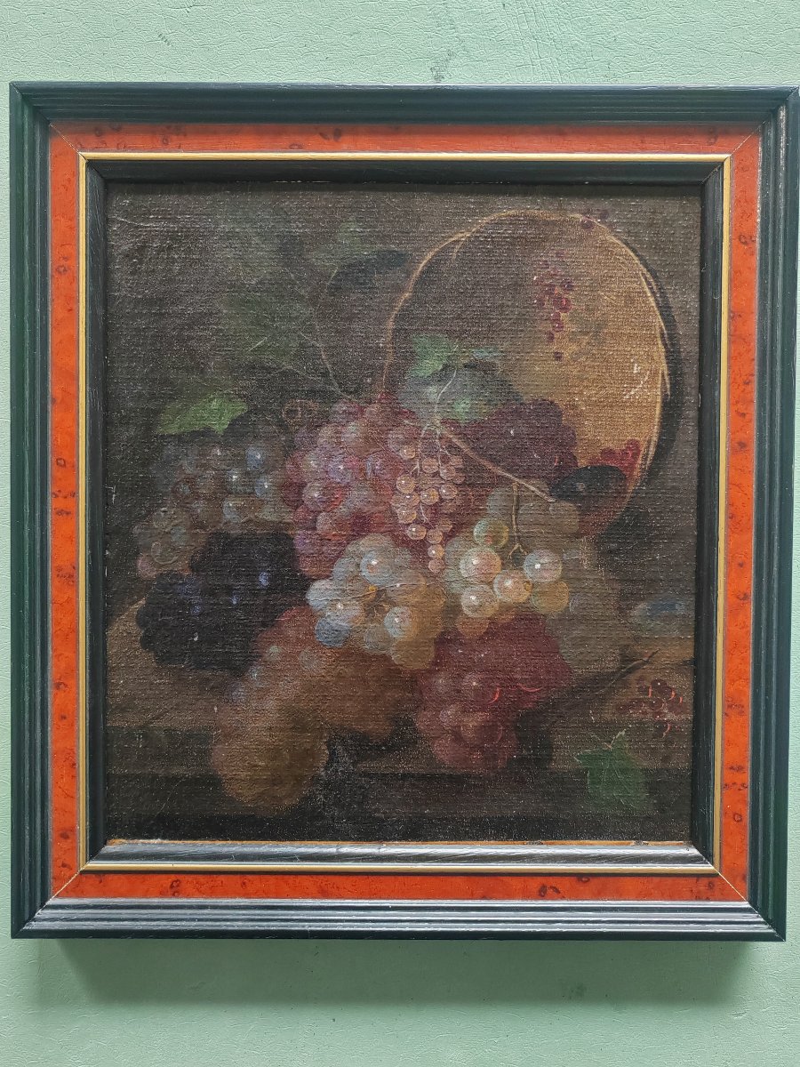 Bunches Of Grapes On A 17th-century Entablature -photo-4