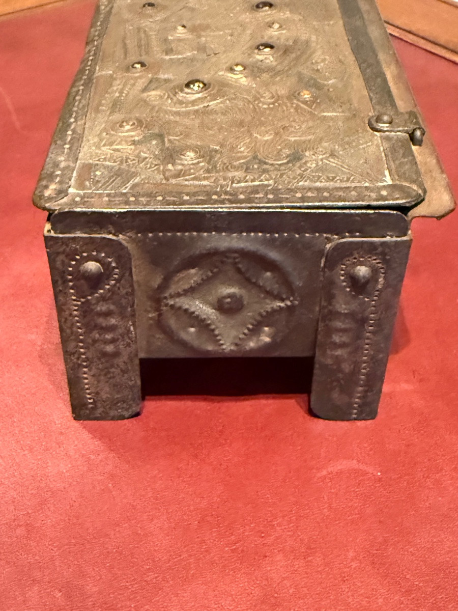 Coffret en fer et cabochons signé Alfred Daguet.-photo-3