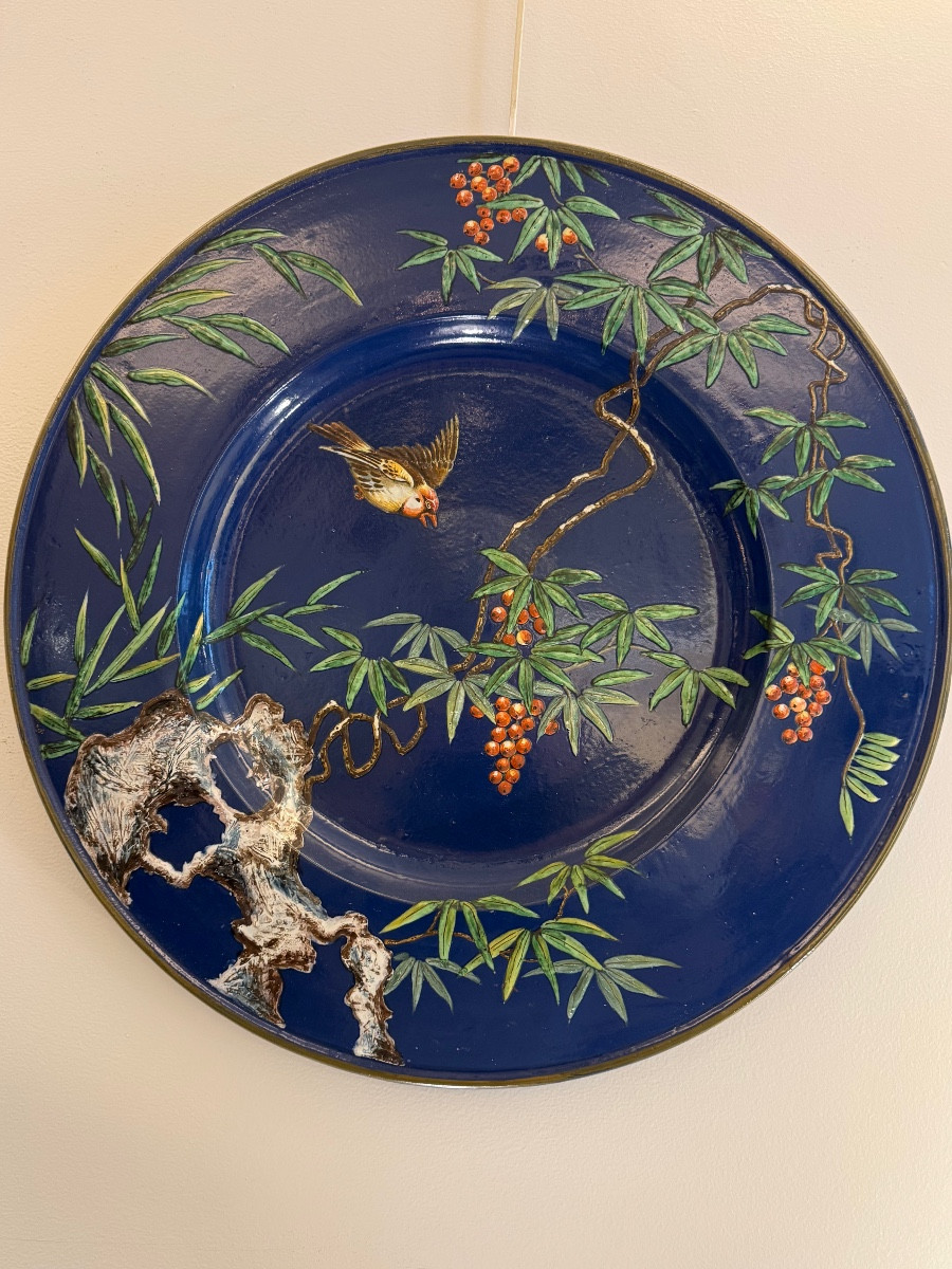 Plat signé Antoine Montagnon  et Jehanne Gondouin.