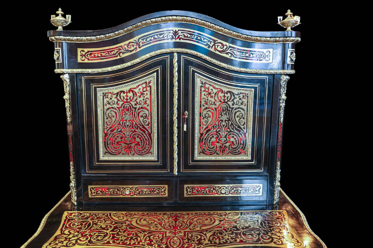 Bonheur Du Jour In The Office-photo-2